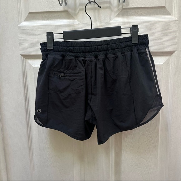 Lululemon Hotty Hot Short (Long 4") Black 6 shorts athletic lined - Picture 4 of 7